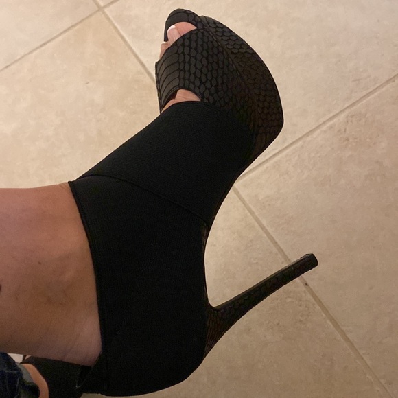 Black Jessica Simpson Peep Toe Heels Size 7.5 with 4.5” STILETTO heels & Spandex - Picture 4 of 16